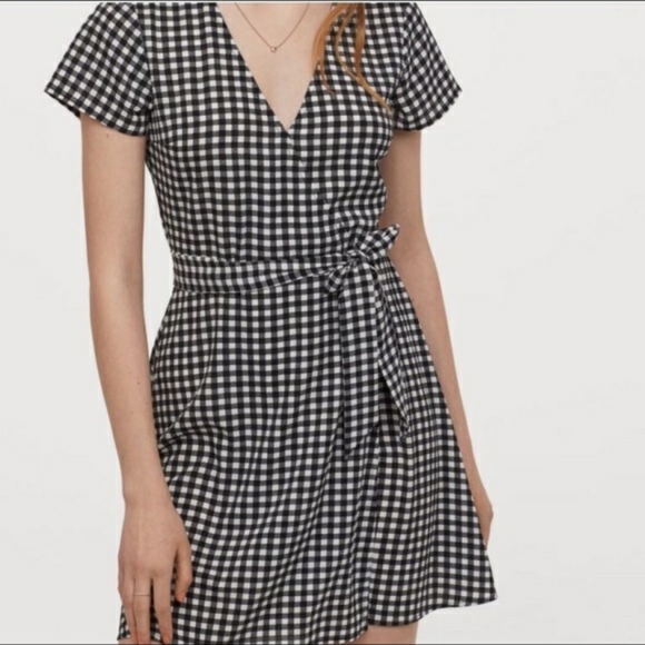 H&M Dresses & Skirts - Gingham Wrap Dress